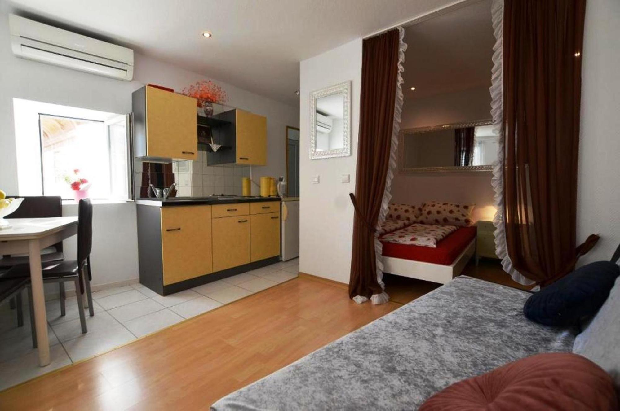 Excelsior Apartments Ρόβινι Εξωτερικό φωτογραφία